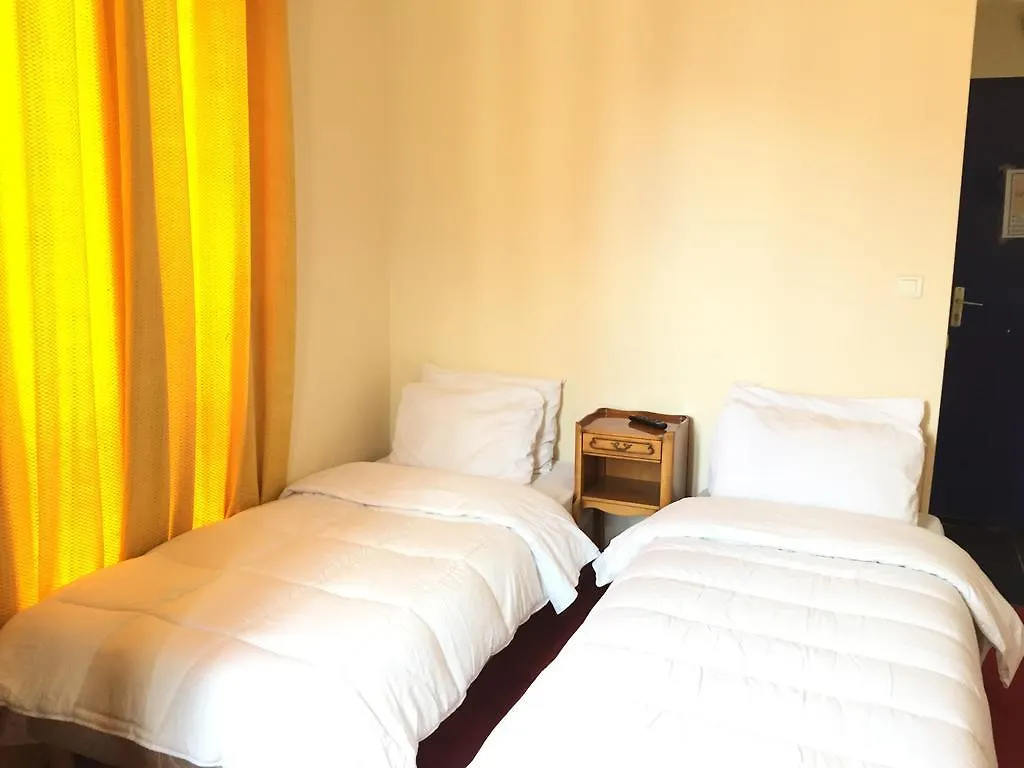 Du Metro Hotell Paris