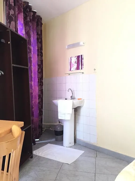 Du Metro Szálloda 3*