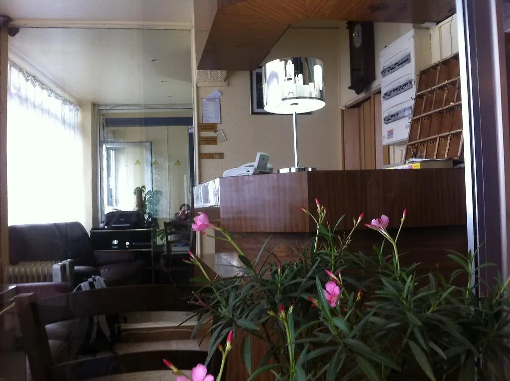 Du Metro Hotel